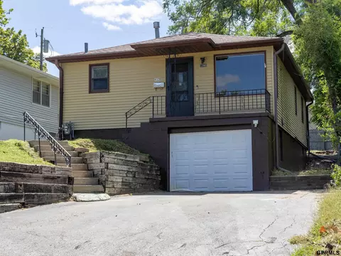 4129 Fort St, Omaha, NE 68111