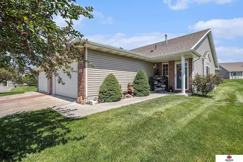 618 Carlton Dr, Lincoln, NE 68512
