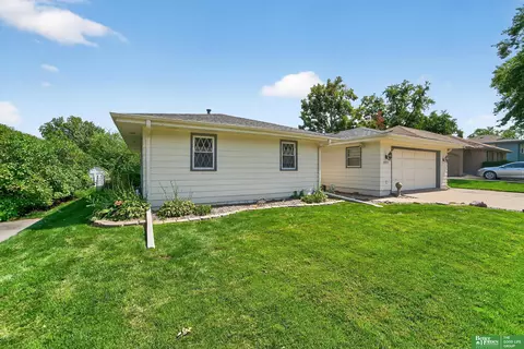 5317 S 105th St, Omaha, NE 68127