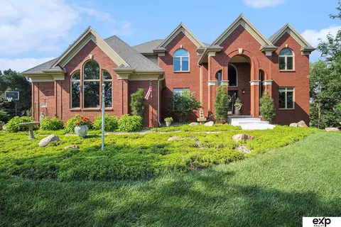 2301 W Cardwell Rd, Lincoln, NE 68523