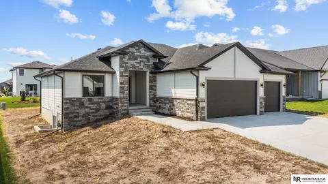 1027 Asher Ave, Hickman, NE 68372