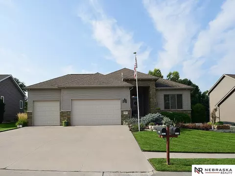 19827 Chicago St, Omaha, NE 68022
