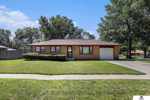 5731 Glade St, Lincoln, NE 68506