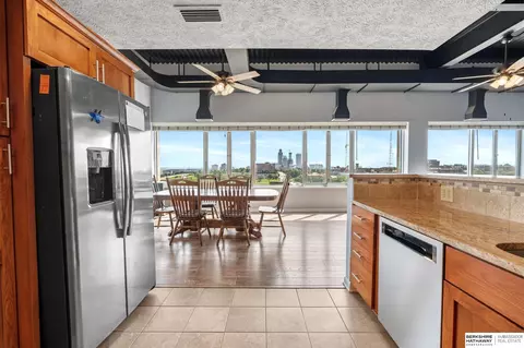 105 N 31st Ave #905, Omaha, NE 68131