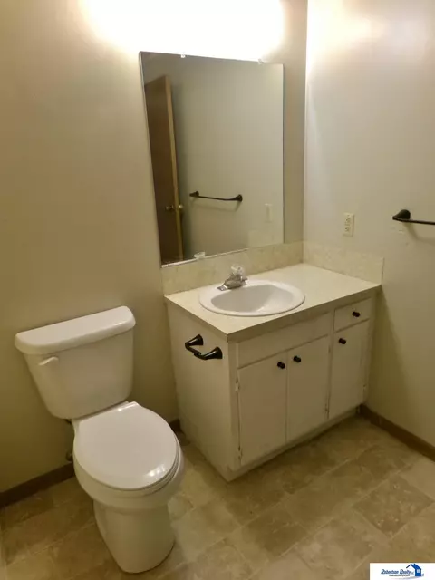Bath - 624 N 8th St, Beatrice, NE 68310 photo 3 of 3