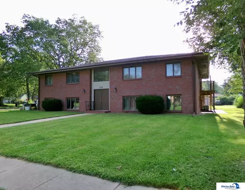 624 N 8th St, Beatrice, NE 68310