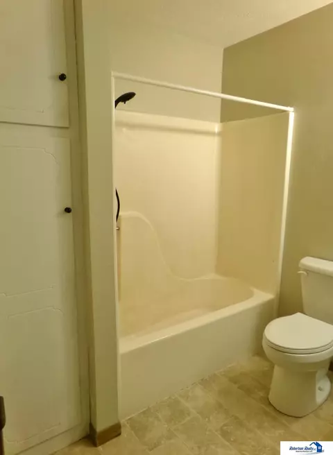 Bath - 624 N 8th St, Beatrice, NE 68310 photo 2 of 3