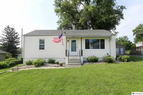 7923 Grant St, Omaha, NE 68134