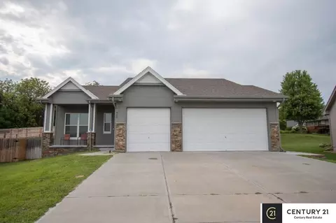 405 Eastwood Dr, Louisville, NE 68037