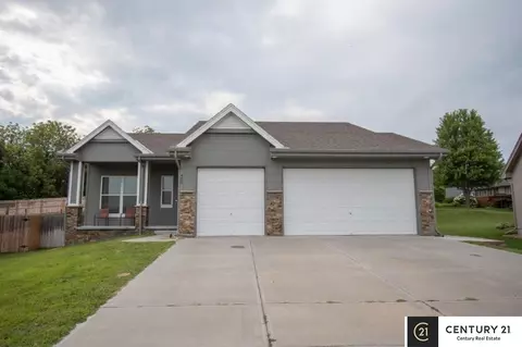 405 Eastwood Dr, Louisville, NE 68037