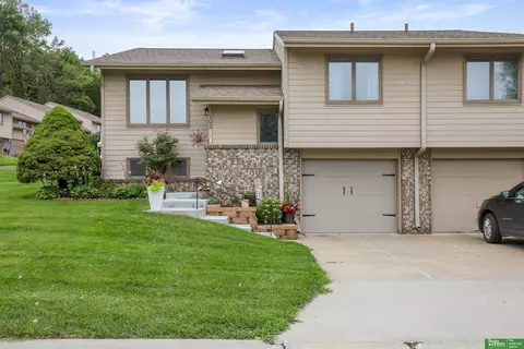 102 Arbor Ridge Ln, Council Bluffs, IA 51503