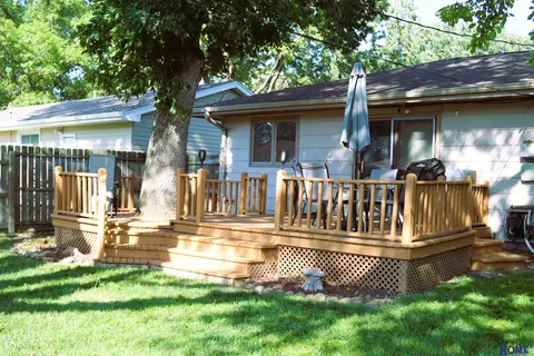 Exterior - 1607 N 18th St, Beatrice, NE 68310 photo 6 of 8