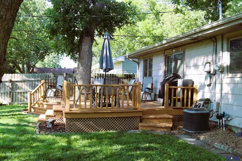 Exterior - 1607 N 18th St, Beatrice, NE 68310 photo 5 of 8