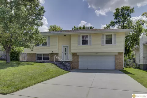 5712 S 110th Cir, Omaha, NE 68137