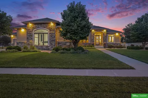 1424 Woodlawn Dr, Fremont, NE 68025