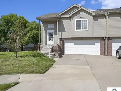 14418 Saratoga Plz, Omaha, NE 68116