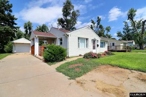 7610 Cass St, Omaha, NE 68114