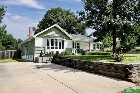 6530 Seward St, Omaha, NE 68104