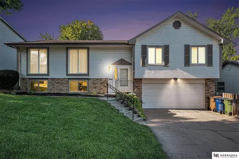 3712 Schuemann Dr, Bellevue, NE 68123