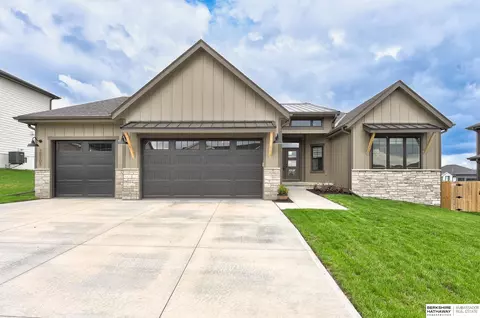 18108 Locust St, Elkhorn, NE 68022