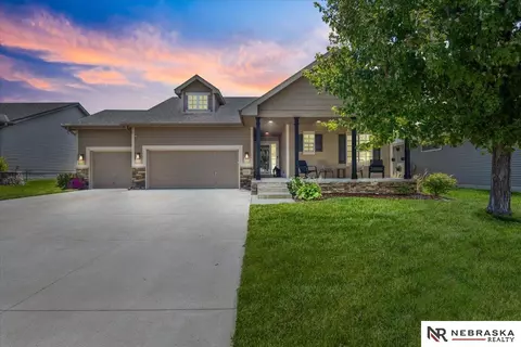 9221 Eagleton Ln, Lincoln, NE 68505