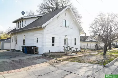 2015 W St, Omaha, NE 68107