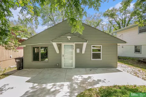 6313 Charles St, Omaha, NE 68132