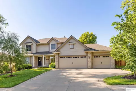309 Fox Creek Ln, Papillion, NE 68046