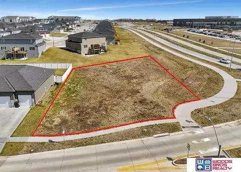 1520 NW 52nd St, Lincoln, NE 68528
