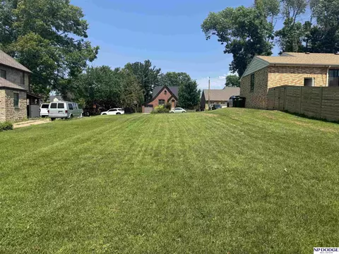 5623 Grant St, Omaha, NE 68104