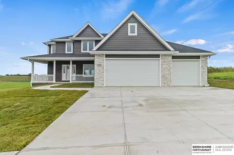 3025 Southern Hills Dr, Blair, NE 68008