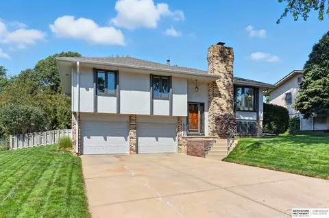 6618 S 72nd Ave, Ralston, NE 68127