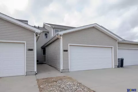 550 Lakeside Dr #43, Lincoln, NE 68528