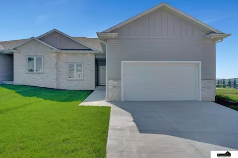 8621 S 50th Ct, Lincoln, NE 68516