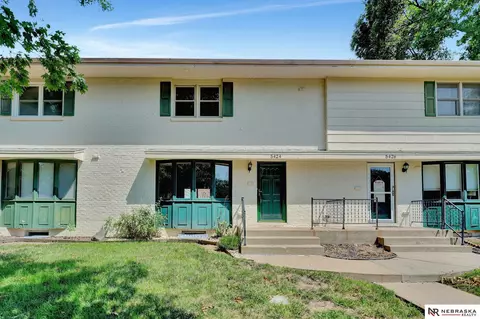 5424 Canterbury Ln, Lincoln, NE 68512