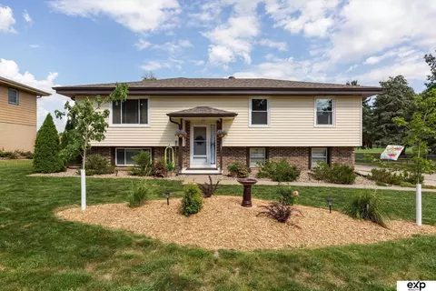 5529 S 102nd St, Omaha, NE 68127