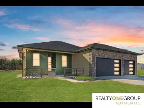 3013 W Laux Dr, Hastings, NE 68901