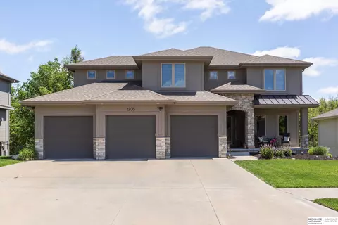 2203 N 188th Ave, Elkhorn, NE 68022