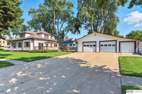 303 N Jefferson St, Papillion, NE 68046