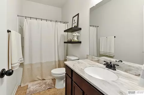Bath - 2107 Barbara Ave, Bellevue, NE 68147 photo 1 of 5