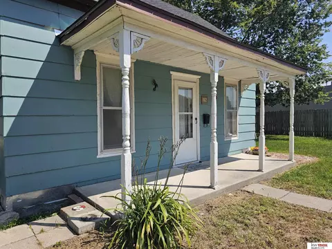 112 N 7th St, Wymore, NE 68466