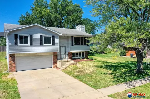 1221 SW 24th St, Lincoln, NE 68522