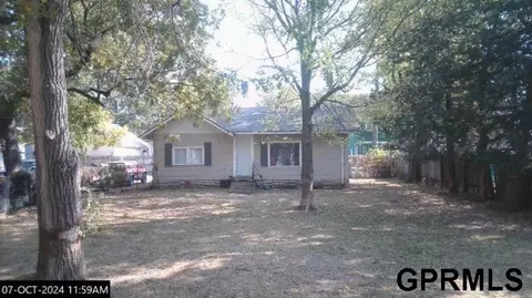 2240 S 13 St, Lincoln, NE 68502