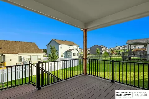 9613 S 184 St, Omaha, NE 68136