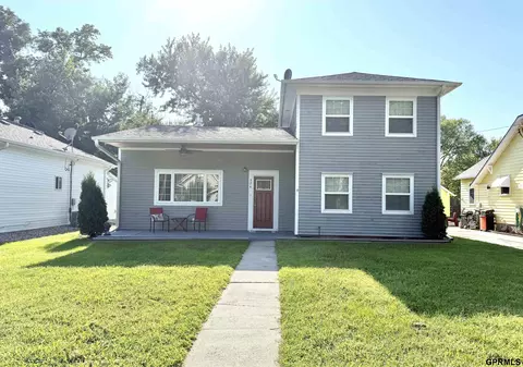 326 N 9th St, Geneva, NE 68361