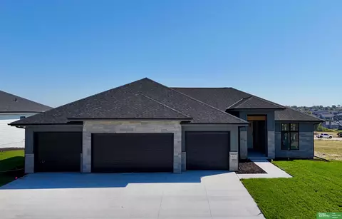 10707 S 220th St, Gretna, NE 68028