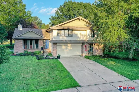 3400 Fox Hollow Cir, Lincoln, NE 68506