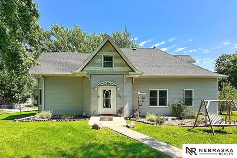100 S 7th St, Staplehurst, NE 68439