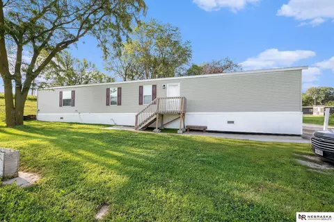 125 S 1st St #6, Eagle, NE 68347