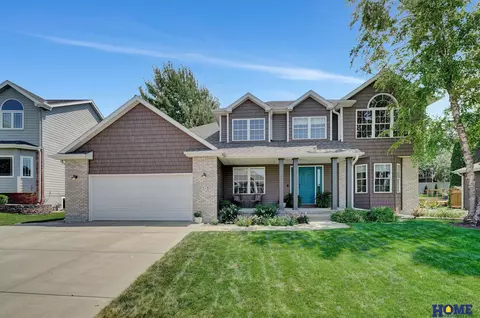 7518 Elk Creek Dr, Lincoln, NE 68516